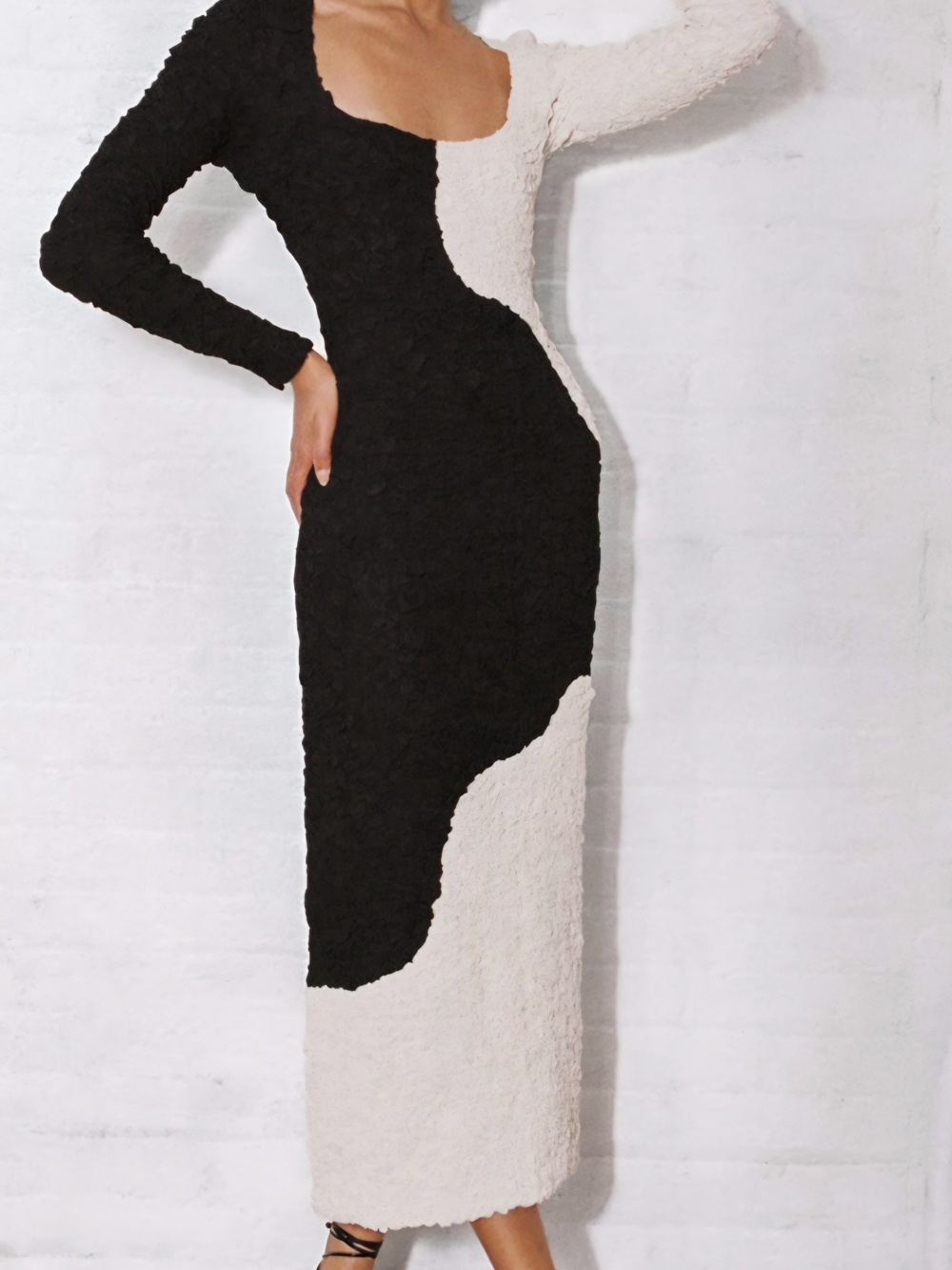 Antonio Malini Black & White Two-Tone Long Sleeve Scoop Neck Midi Dress